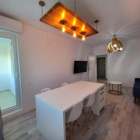 Preciziei 1Br Luxury Apartment With Fast Wifi, Self Check In And Parking Bucarest Exterior foto