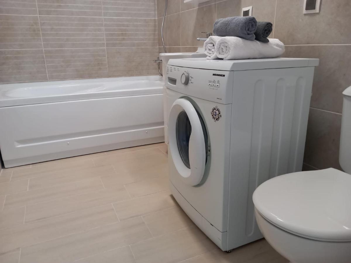 Preciziei 1Br Luxury Apartment With Fast Wifi, Self Check In And Parking Bucarest Exterior foto
